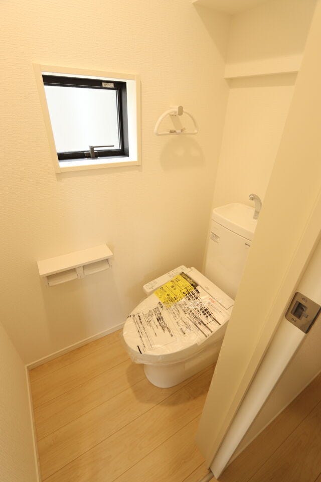 1階 トイレ
2階にもトイレ有りで忙しい朝にも安心♪
