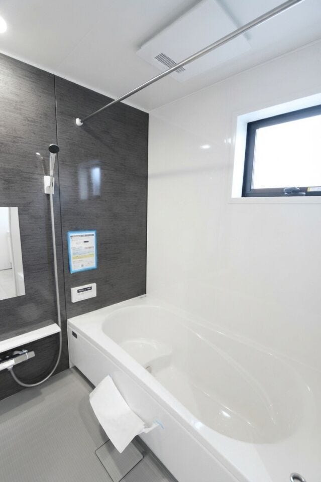 水栓が壁面に取り付けられた形状で、水が溜まりにくく掃除が楽ちん!
