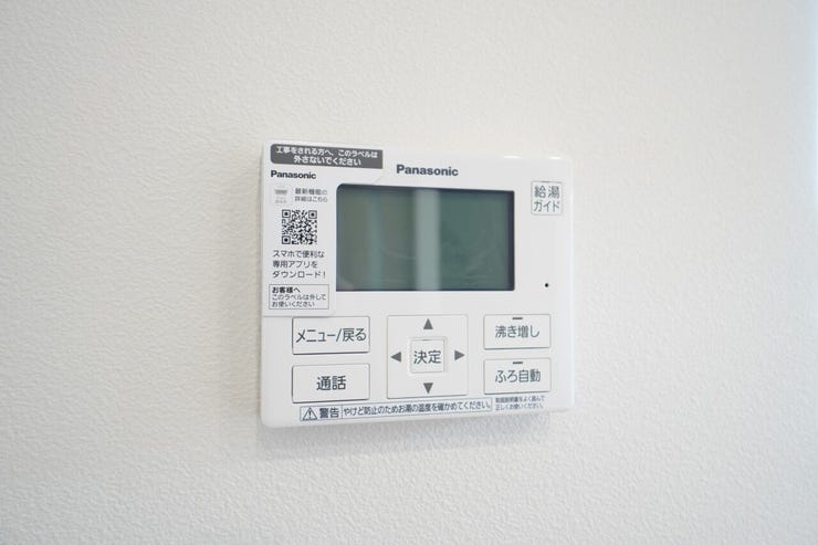 浴室リモコンです。
忙しい時間でもリビングから簡単に操作ができます。