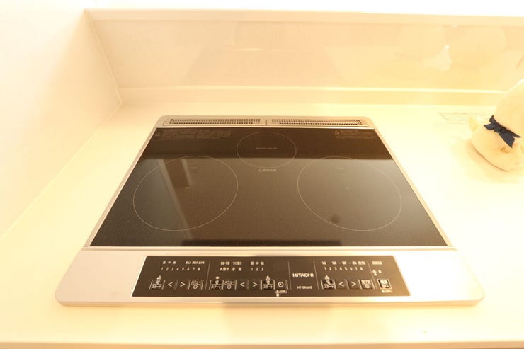 調理中に吹きこぼれや油ハネがあっても、サッとひと拭きするだけで簡単にきれいになります。
熱効率が良く、お湯が沸くスピードが早いです。