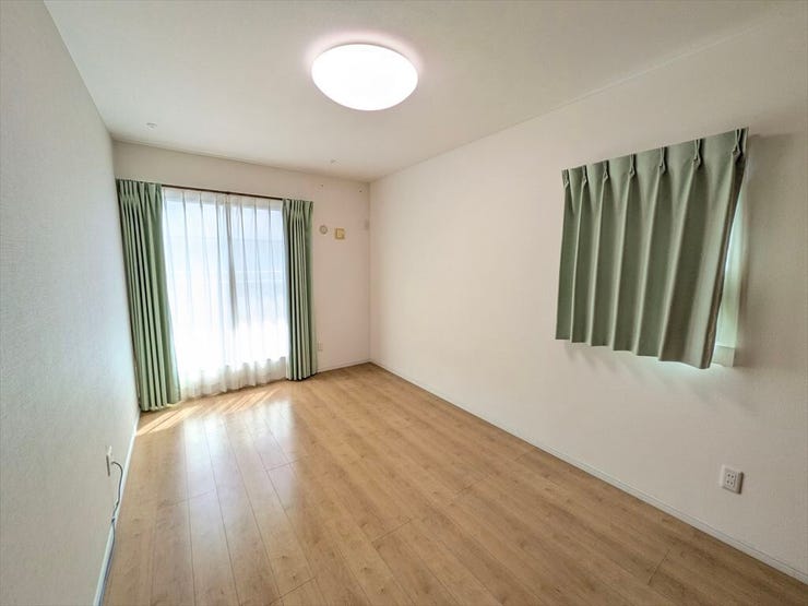 7.5帖洋室
2部屋からバルコニーに出られます。