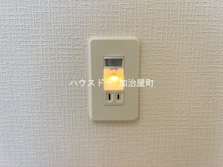 フットライト(夜、自動で足元を照らします)