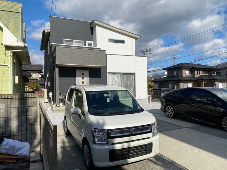 駐車場から見たお家です♪
