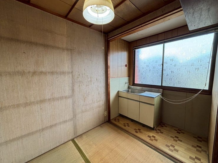 納戸の中です♪窓があるので明るいですよ♪