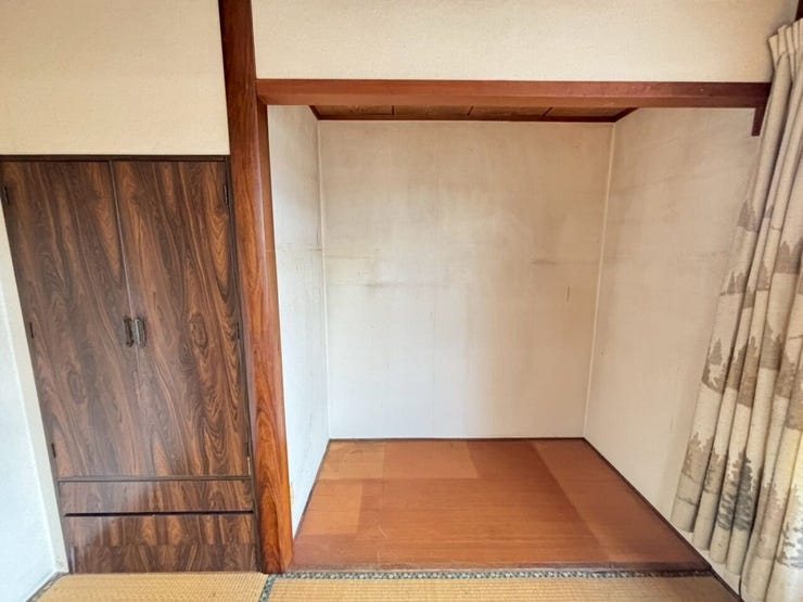 和室の床の間部分♪横にも収納があります♪
