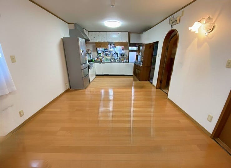 壁付けL字型キッチンのあるLDK♪広いですよ♪