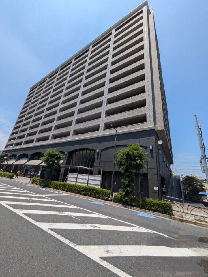 前面道路含む外観