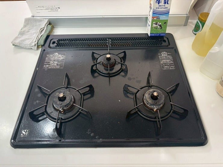 コンロは3口あるので、お料理の際に助かりますね♪