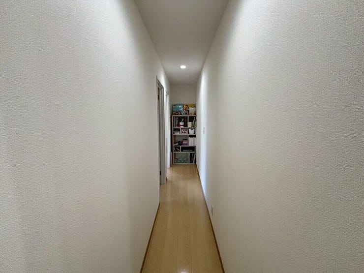 2つの洋室に繋がる廊下です♪