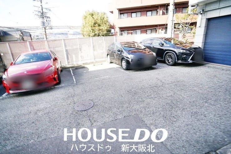 ■平面駐車場は高さ制限に悩む心配もないく、機械式のように出庫までの時間もかからない為とても便利ですよ!
■駐車場の空き状況は常に変動していますので最新の空き状況をお調べいたします!