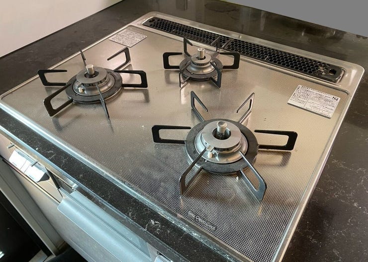 三口コンロですので、お料理も手際よく作れますよ♪