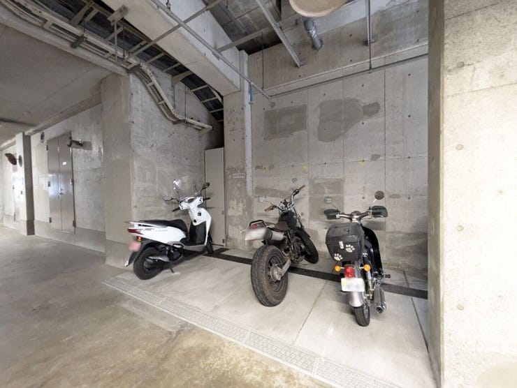 きちんと整備されたバイク置場。住む方の心遣いが感じられます。空き状況は、お気軽にお問合せください。