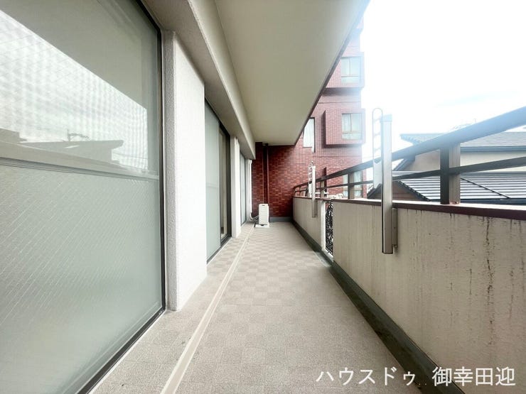 ■空の下の開放的な特等席■日光浴や読書、外の空気を感じながらリフレッシュ。暮らしを豊かにする、もう一つの心地よい空間です。