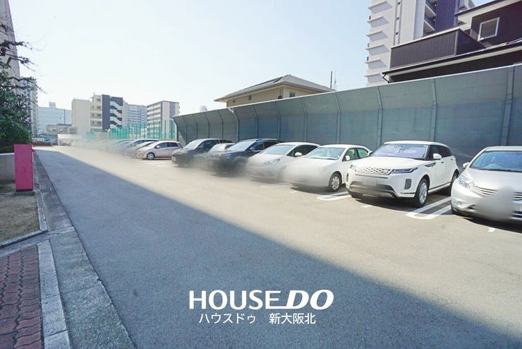 ■平面駐車場は高さ制限に悩む心配もないく、機械式のように出庫までの時間もかからない為とても便利ですよ!
■駐車場の空き状況は常に変動していますので最新の空き状況をお調べいたします!