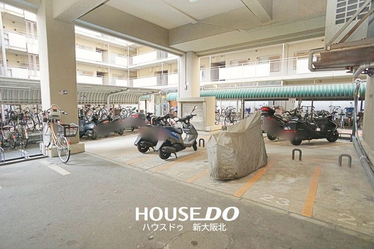 ■バイク置場・駐輪場も広々としております!
■屋根がついているので、雨の日でも安心です!