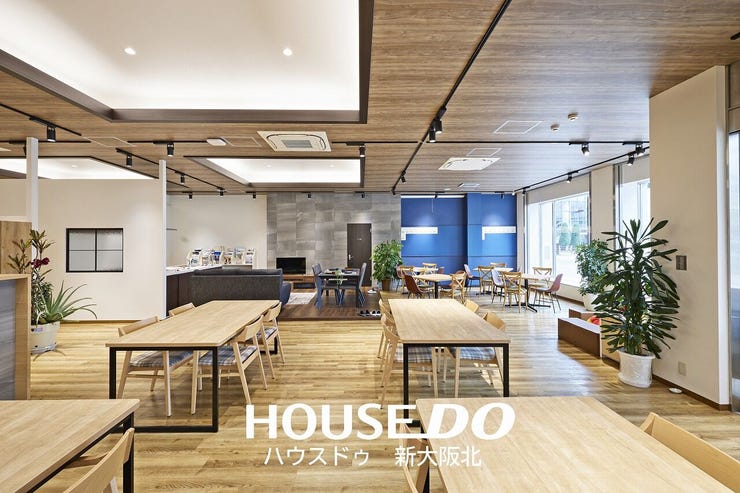■弊社は三国駅の目の前にある大型店舗です!
■広々とした、カフェのような店舗です◎
■阪急三国駅前、ハウスドゥの青い看板を目印にお越しください♪