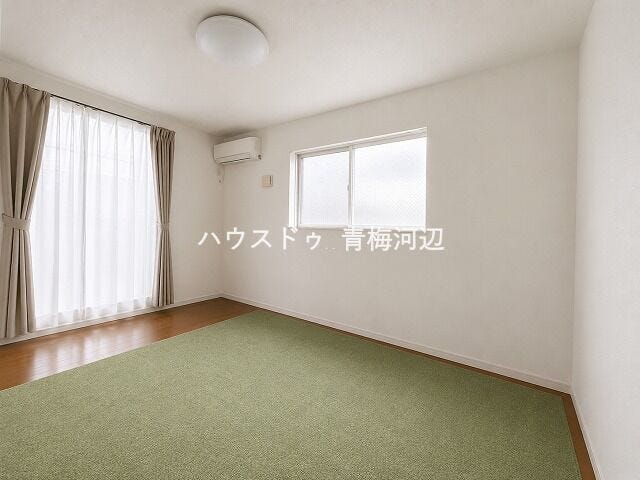 2階洋室:2面採光なので、通風・採光良好です。写真には写っていませんが、クローゼット2箇所完備しています。
※一部CG家具消し加工処理をしています。