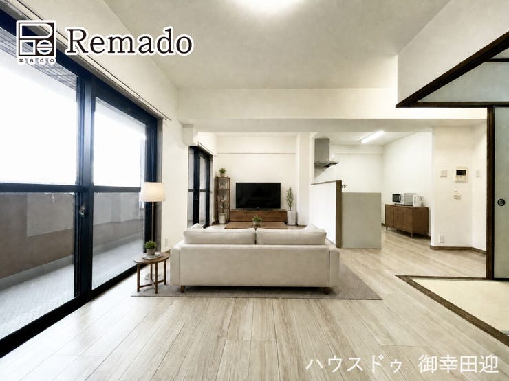 【リビング】
■家族の笑顔が集う中心地■お気に入りの家具を迎え、窓からは心地の良い光が差し込みます。※CGで家具を配置しています。
