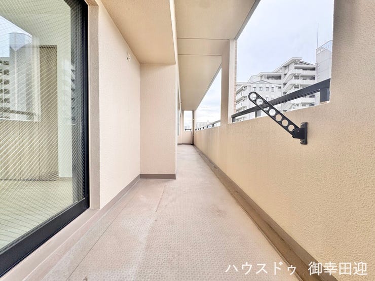 ■空の下の開放的な特等席■日光浴や読書、外の空気を感じながらリフレッシュ。暮らしを豊かにする、もう一つの心地よい空間です。