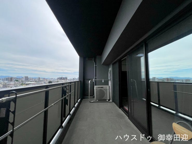 ■空の下の開放的な特等席■日光浴や読書、外の空気を感じながらリフレッシュ。暮らしを豊かにする、もう一つの心地よい空間です。