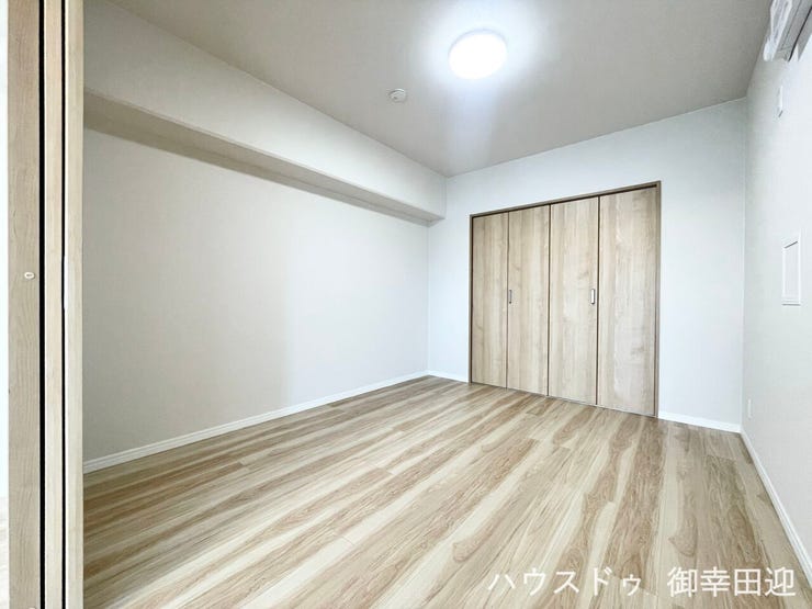 ■5.4帖洋室■寝室、書斎、趣味の部屋。家族の成長やライフスタイルに合わせ、様々な使い方ができる快適な空間です。
