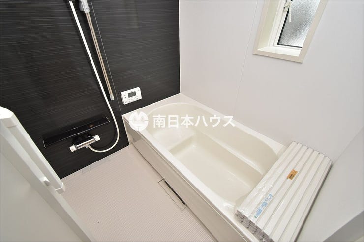 【浴室同型写真】浴室暖房乾燥機付きの浴室です!シンプル内装でお手入れも楽にできます♪