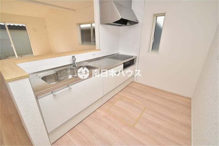 【キッチン同型写真】IHクッキングヒーター、浄水機能付き水栓、床下収納付き!