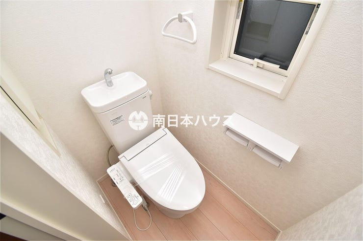 【トイレ同型写真】温水洗浄便座機能付き!2階も同様のトイレが設置されます♪