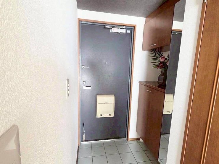 たっぷり収納できるシューズボックス!
姿見もあり、お出かけ前のチェックもばっちりです◎