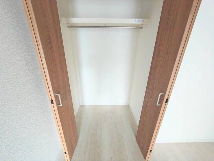 クローゼットあり♪家具を最小限にしてお部屋を広くすっきりとお使いいただけます。