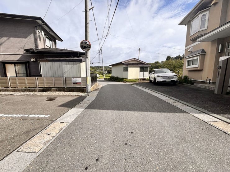 現地(2026年8月)撮影
◎現地案内予約受付中!◎
ご内覧をご希望の際は、ハウスドゥ 八戸市庁前までお気軽にお問い合わせくださいませ♪