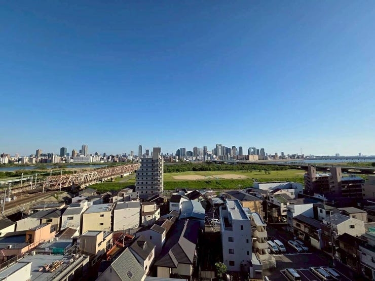 前を遮る建物がなく開放感のあるパノラマ!
淀川の向こうには梅田の街が望めます★