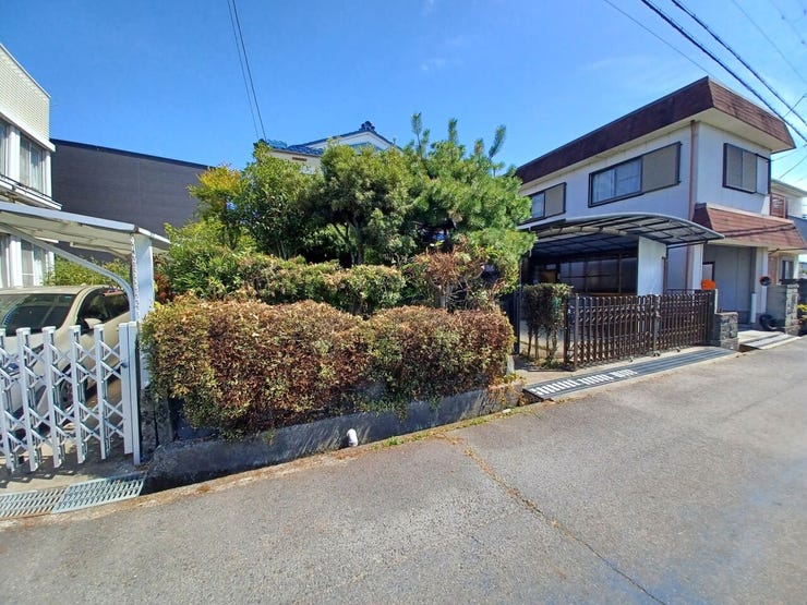 広々とした間口で駐車もラクラク♪自由度の高い敷地レイアウトが可能です。