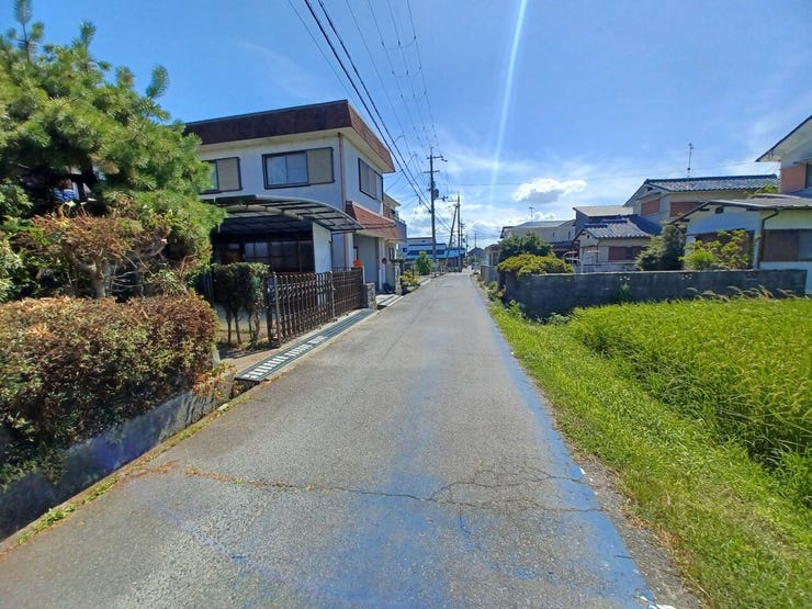前面に建物がなく、開放感がある立地です♪