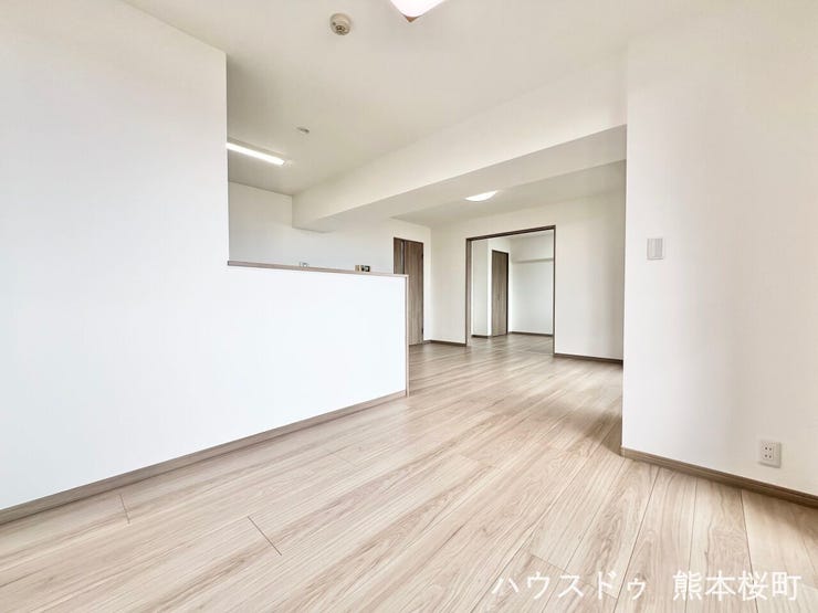 ■安らぎと笑顔の中心地■陽光が優しく降り注ぎ、会話が自然と弾む。ここでは、毎日が特別な時間へと変わります。
