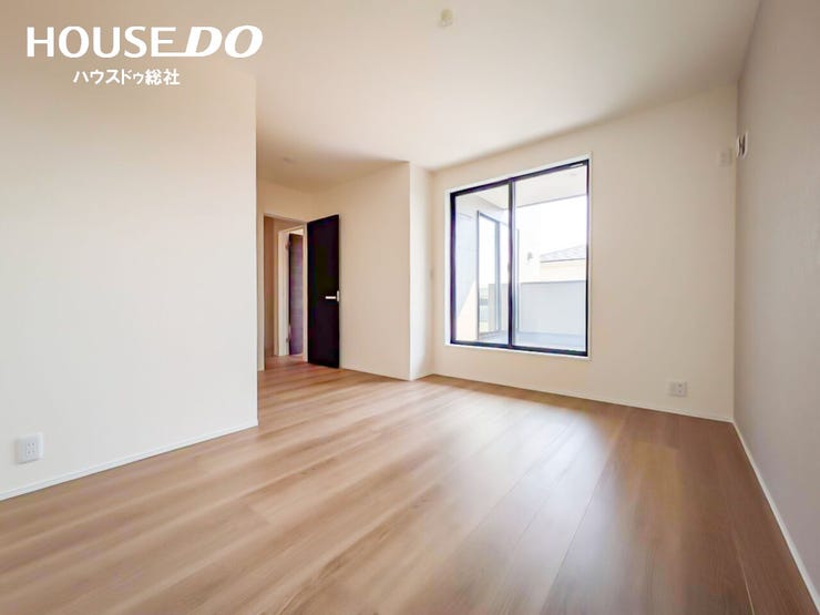 2階洋室です♪各お部屋に収納あり♪その内2階には2つウォークインクローゼットがあり、衣類以外の収納もばっちりです♪