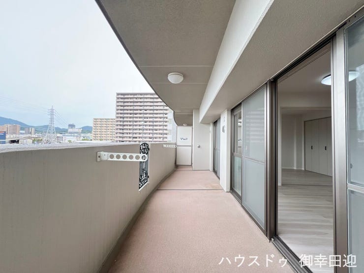 ■空の下の開放的な特等席■日光浴や読書、外の空気を感じながらリフレッシュ。暮らしを豊かにする、もう一つの心地よい空間です。
