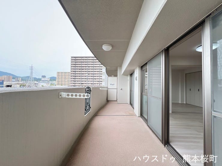 ■空の下の開放的な特等席■日光浴や読書、外の空気を感じながらリフレッシュ。暮らしを豊かにする、もう一つの心地よい空間です。