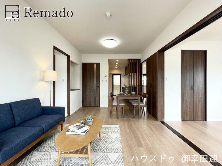 【リビング】
■家族の笑顔が集う中心地■お気に入りの家具を迎え、窓からは心地の良い光が差し込みます。※CGで家具を配置しています。