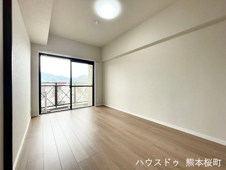 ■2階5.7帖洋室■寝室、書斎、趣味の部屋。家族の成長やライフスタイルに合わせ、様々な使い方ができる快適な空間です。