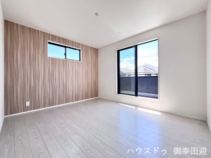 ■2階8帖洋室■心からリラックスできる静けさ、上質な眠りで、毎日をリセットします。明日への活力を養う空間です。