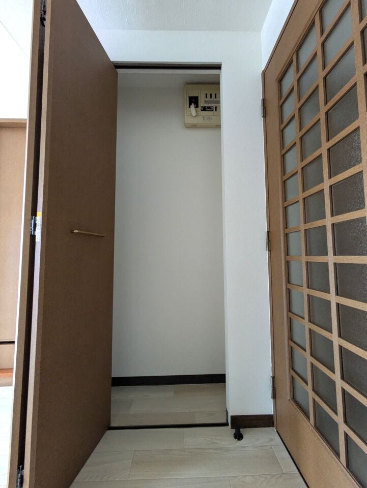 収納(キッチン横)