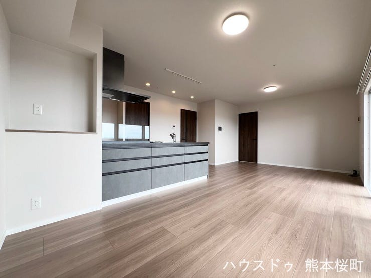 ■安らぎと笑顔の中心地■陽光が優しく降り注ぎ、会話が自然と弾む。ここでは、毎日が特別な時間へと変わります。