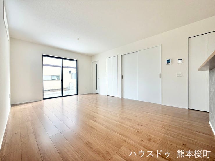 ■安らぎと笑顔の中心地■陽光が優しく降り注ぎ、会話が自然と弾む。ここでは、毎日が特別な時間へと変わります。