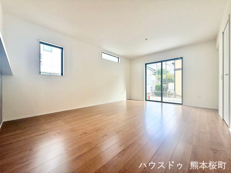 ■安らぎと笑顔の中心地■陽光が優しく降り注ぎ、会話が自然と弾む。ここでは、毎日が特別な時間へと変わります。