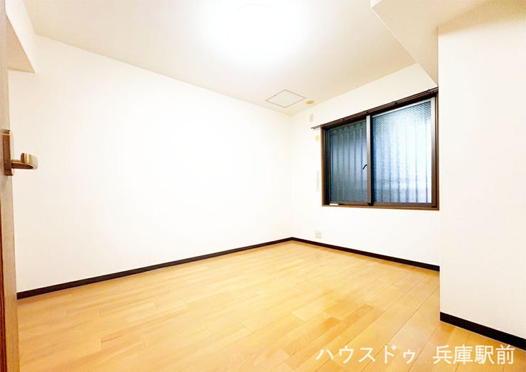 ◇独立性の高い主寝室仕様:玄関側に位置し、プライベート空間をしっかり確保できる独立性の高いお部屋です