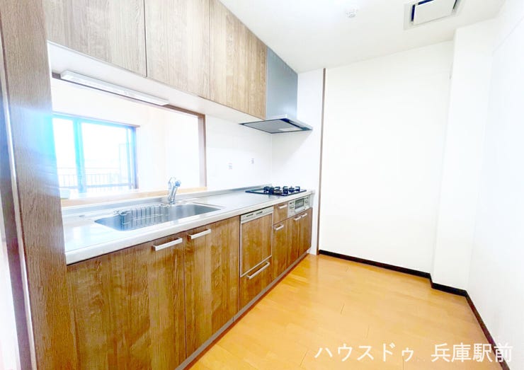 ◇お料理に集中しつつ、リビングのご家族ともコミュニケーションが取りやすいカウンター付き仕様