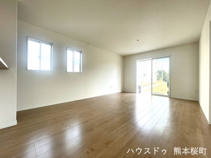 ■安らぎと笑顔の中心地■陽光が優しく降り注ぎ、会話が自然と弾む。ここでは、毎日が特別な時間へと変わります。