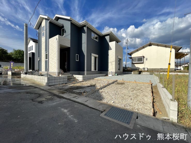 ■車と趣味の幅が広がる場所■単なる駐車スペースではない、洗車やタイヤ交換、DIYにも使える多目的な屋外スペースです。【撮影日:2026年8月28日】