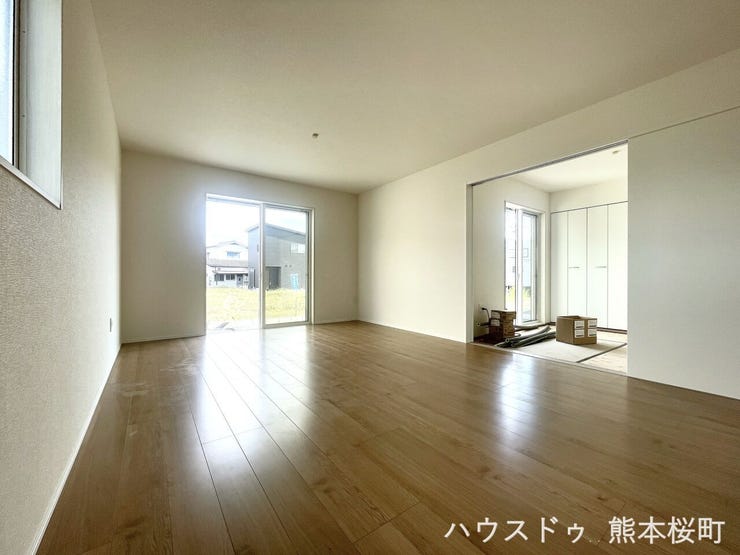 ■安らぎと笑顔の中心地■陽光が優しく降り注ぎ、会話が自然と弾む。ここでは、毎日が特別な時間へと変わります。